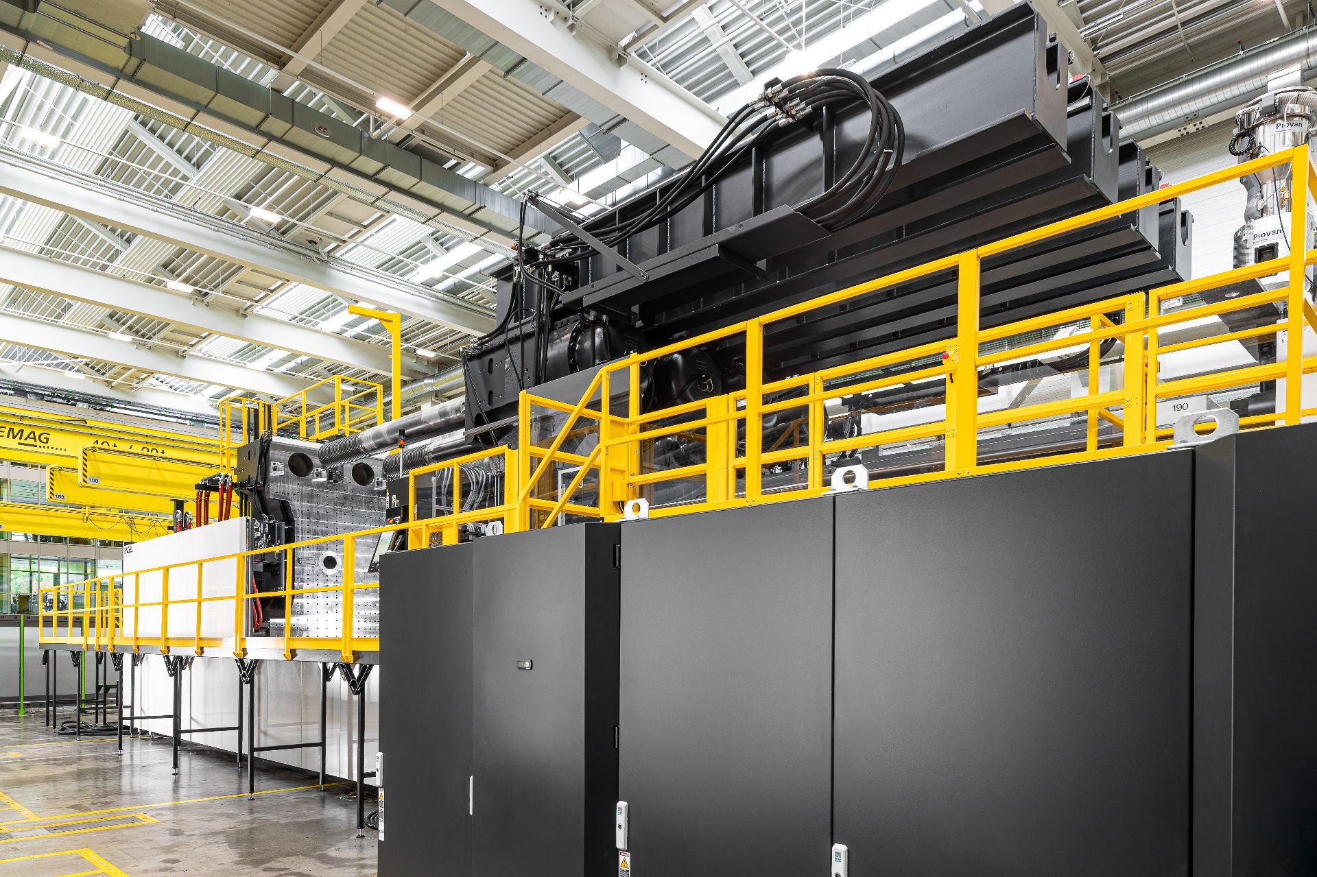 Najveća mašina za brizganje plastike ENGEL duo 12000