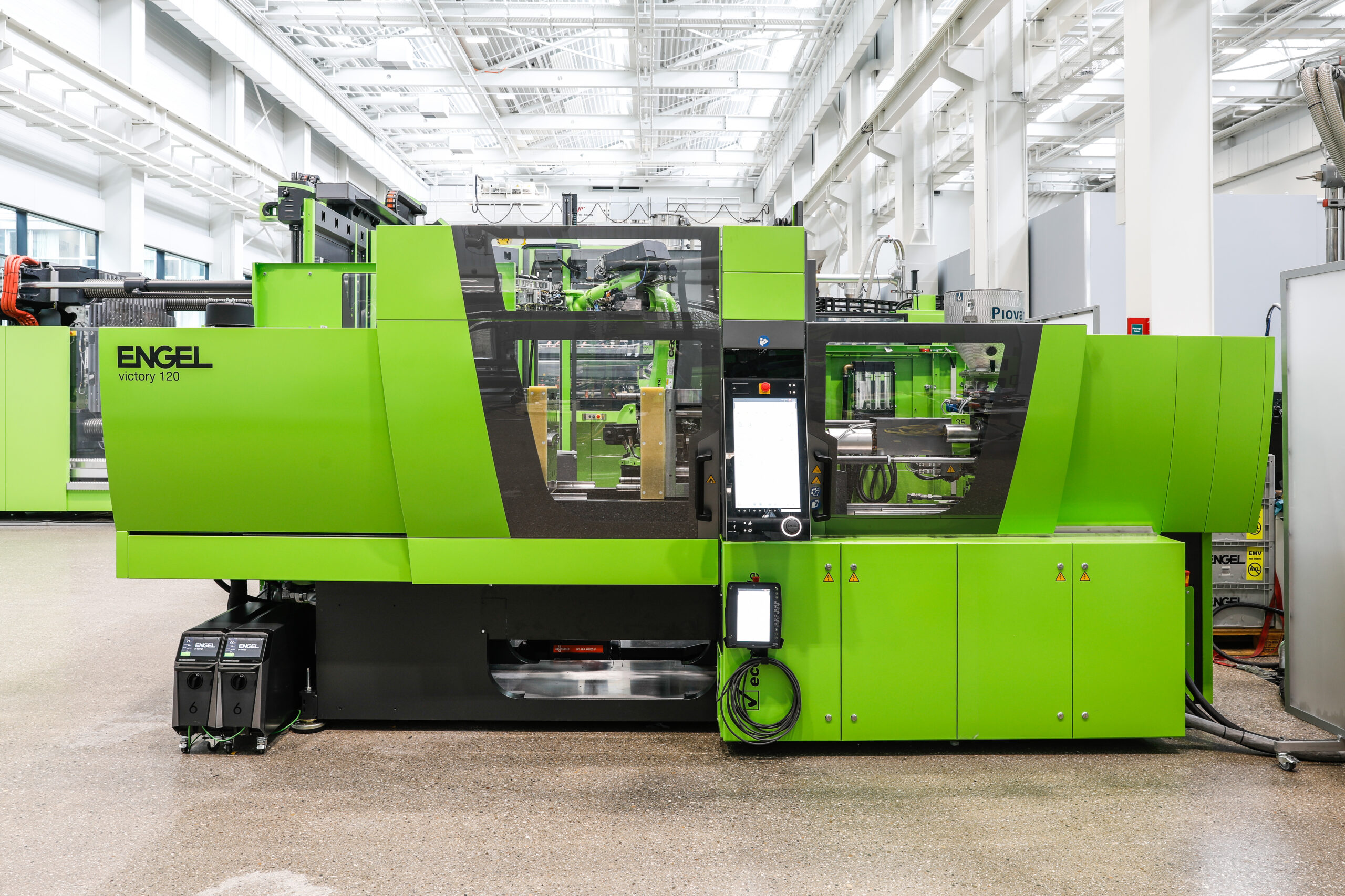ENGEL victory 120 tie-bar-less injection moulding machine for thermoplastic composites